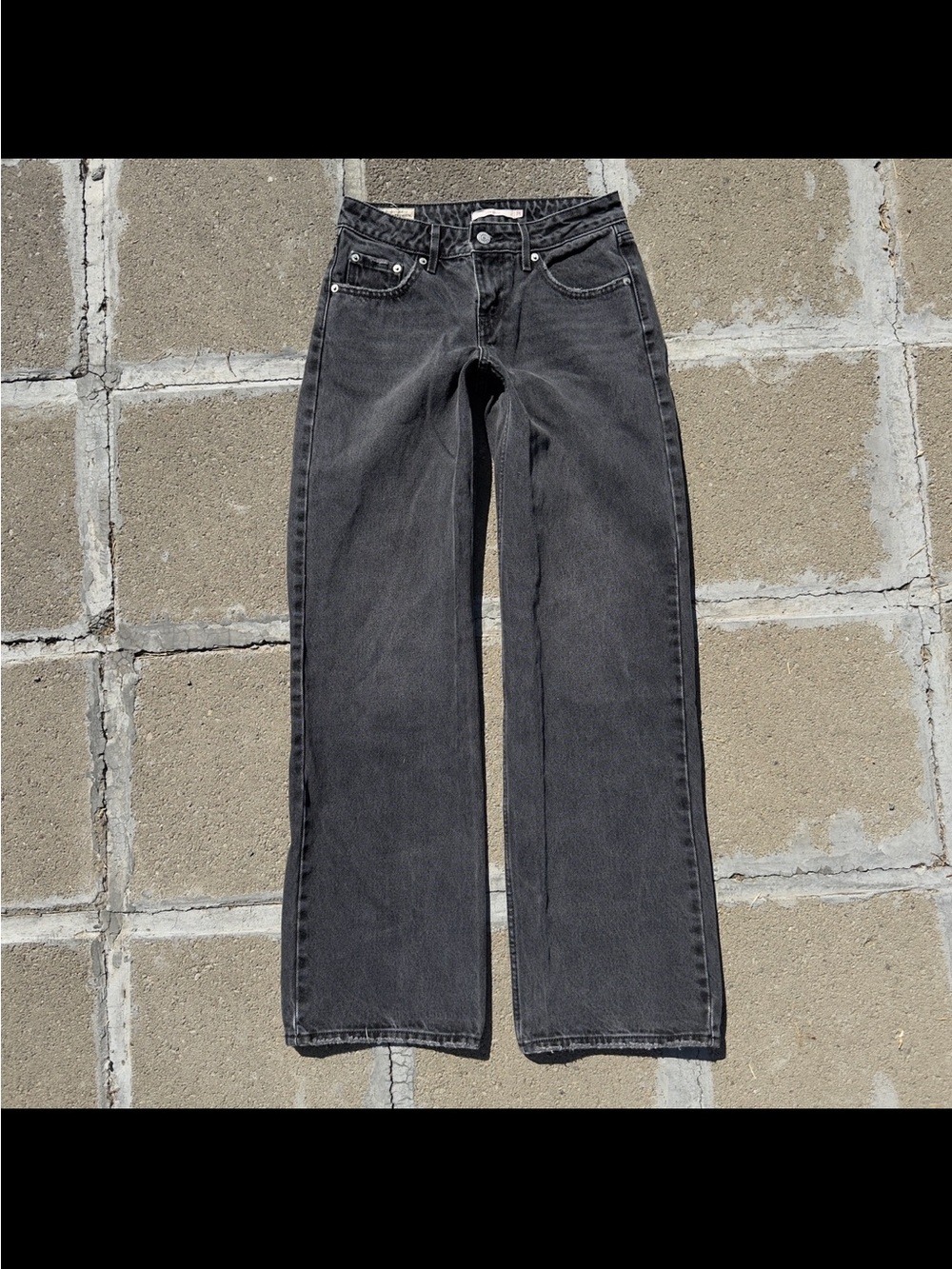 Leviās Low Loose Black Jeans